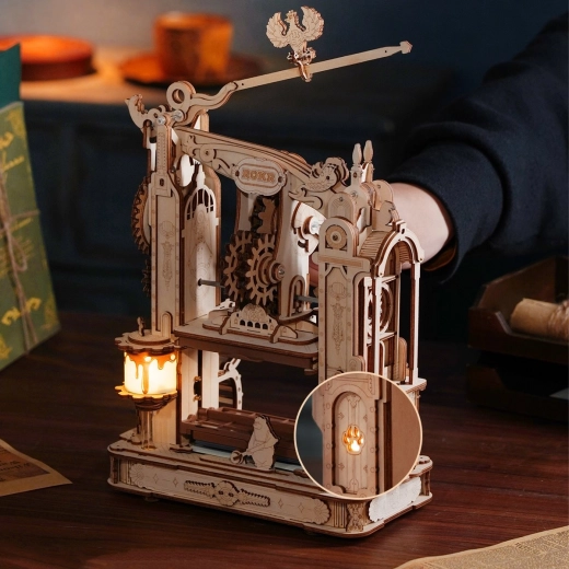 Customizable printing plate and movable type