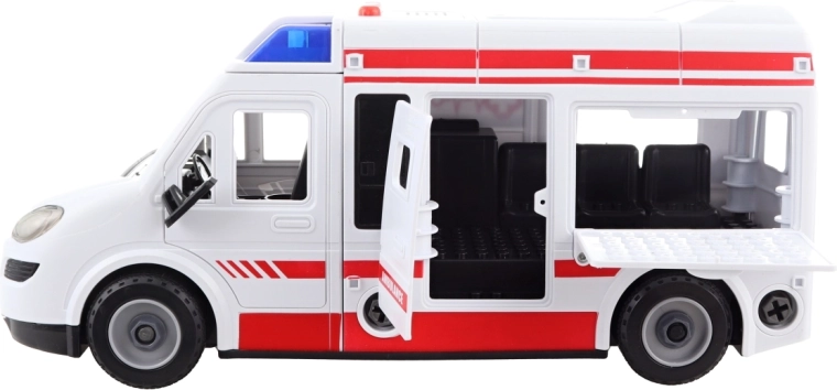 Atveramas durvis un detalizēts interjers