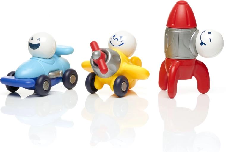 Radošums bez robežām: auto, lidmašīna un raķete