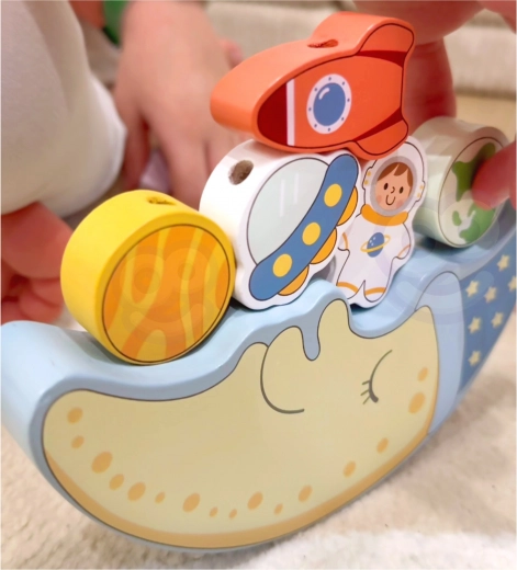 Unikāla līdzsvarojoša spēle