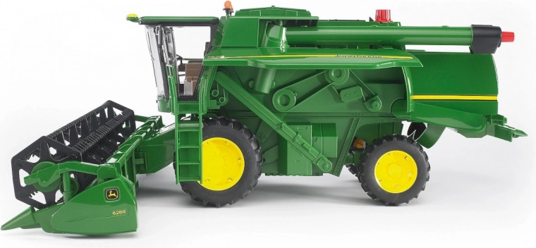 Rotējošs pļaušanas hederis realistiskai ražas novākšanai