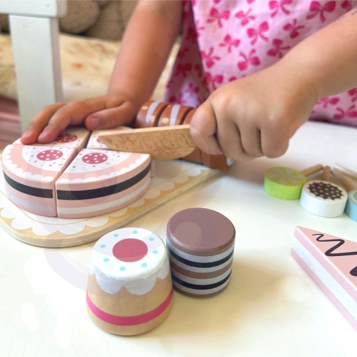 Griežama kūka reālistiskai konditorejai