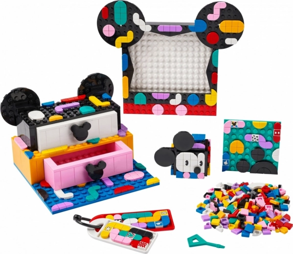 Atvilktnes ar ikoniskajām MICKEY ausīm