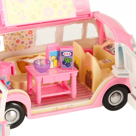 Atverams kemperis ar izvelkamu markīzi