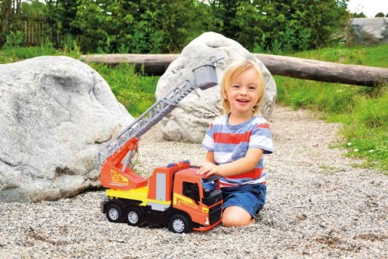 Izturīga konstrukcija gatava spēlei ārā