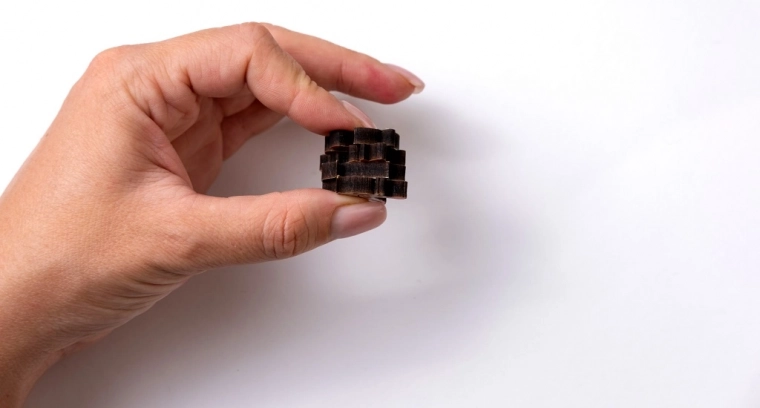 500 unikāli koka gabaliņi, precīzi izgriezti ar lāzeru