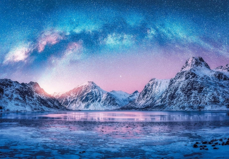 Nomierinošs motīvs un atmosfēra