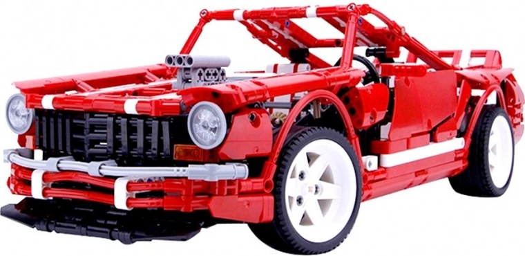 Liels modelis ar platām riepām