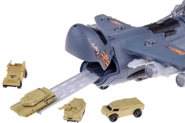 Interaktīva militārā lidmašīna ar rampu un glabāšanas nodalījumu