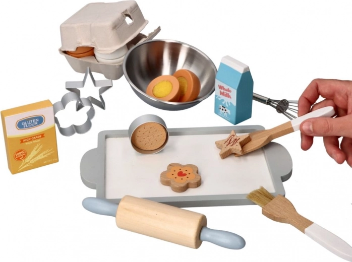 Realistic tools for true-to-life play
