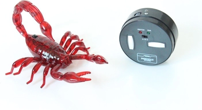 Bezvadu vadība ar vairākiem kanāliem