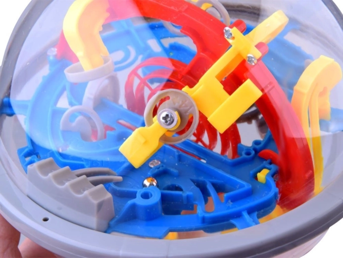 Krāsaina bumba ar labirintu