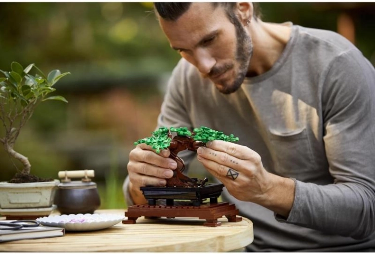 Dekoratīvs un reālistisks izskats