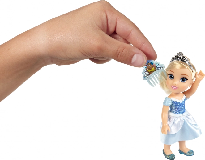 Matu veidošana ar ķemmi