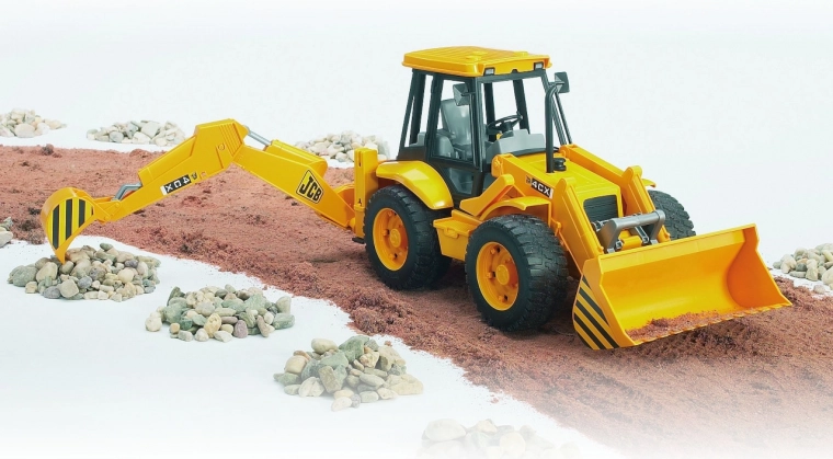 Priekšējais iekrāvējs un aizmugurējais ekskavators kā īstā tehnikā