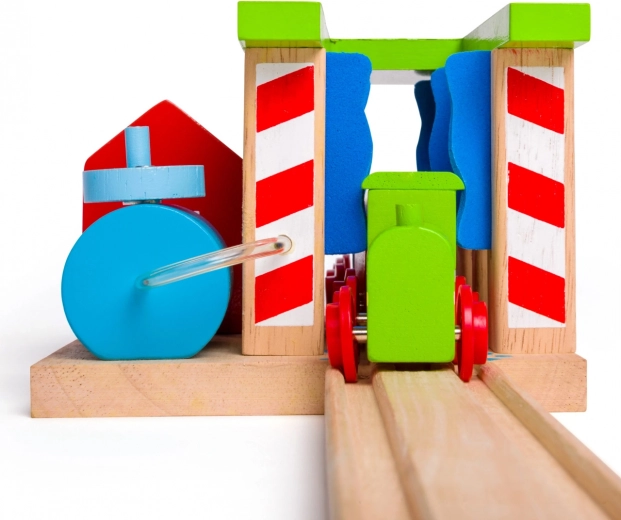 Saderīga ar lielāko daļu koka vilcienu trašu