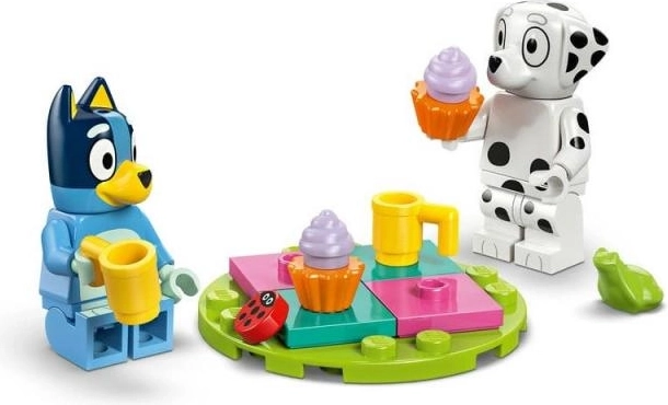 Rotējošs pelikāns un tējas pikniks