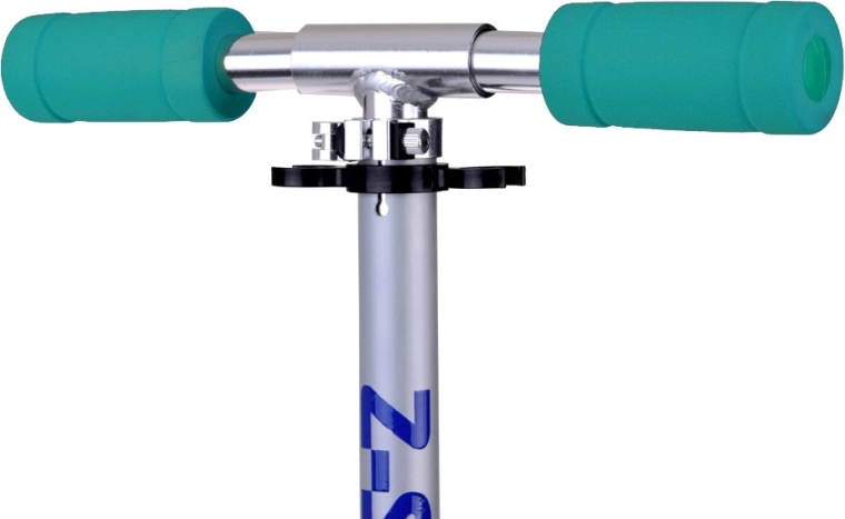 Regulējama stūre un ērti rokturi