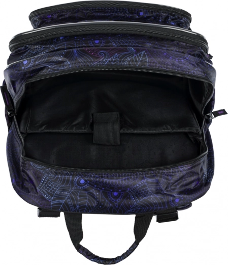 Pārdomāta organizācija ar 15" klēpjdatora kabatu