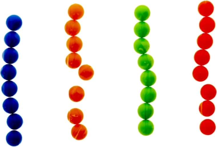 Sīkās motorikas treniņš ar krāsainām lodītēm