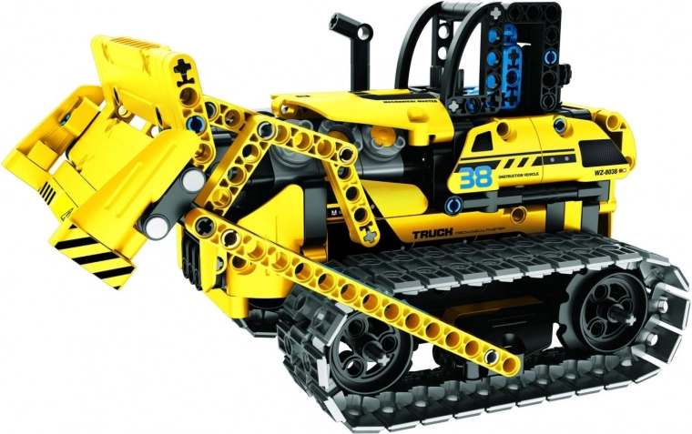 Trīs modeļi vienā komplektā