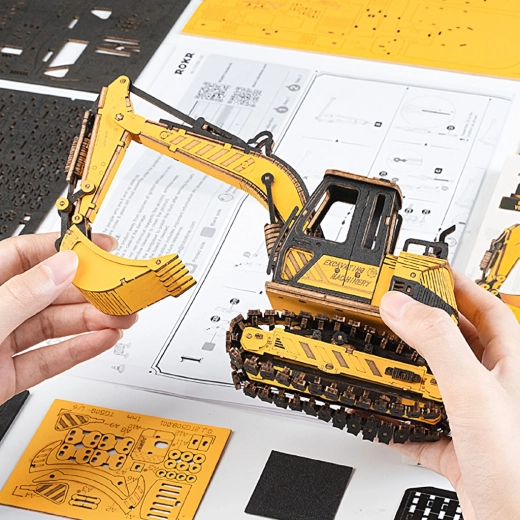 395 precīzi izgrieztu detaļu