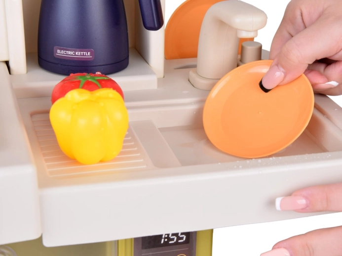 Patiesi tekošs ūdens izlietnē