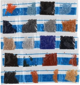 Bagātīga krāsaino kristāliņu palete