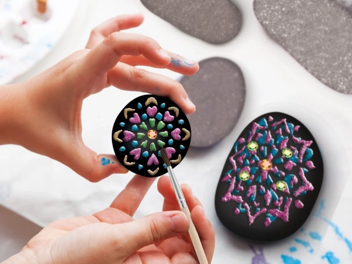 Spilgtas mandalas un dekorācijas
