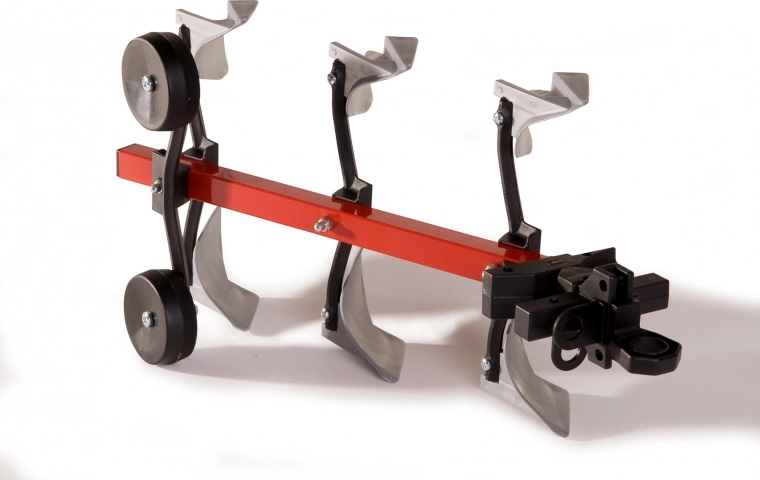 Rotējošs metāla rāmis realistiskam darbam