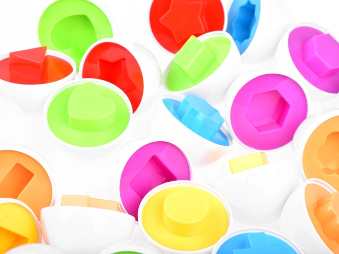 Krāsu un formu apguve spēlējoties