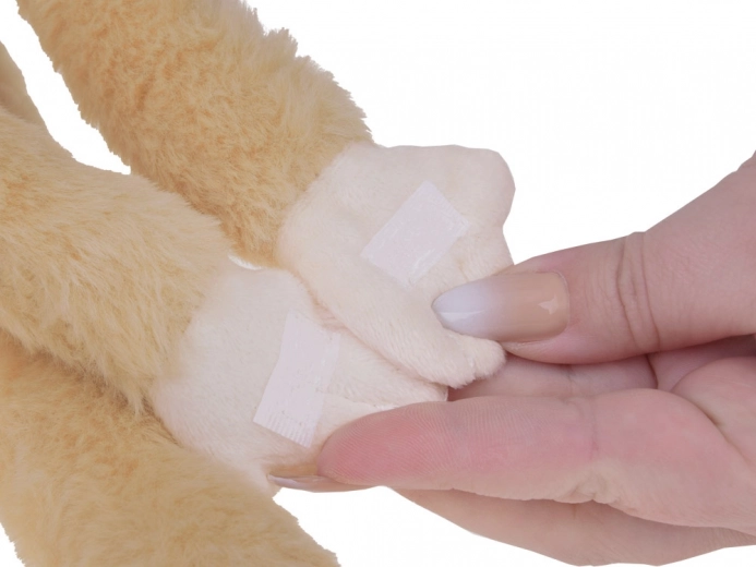 Hook-and-loop on the paws for easy hanging