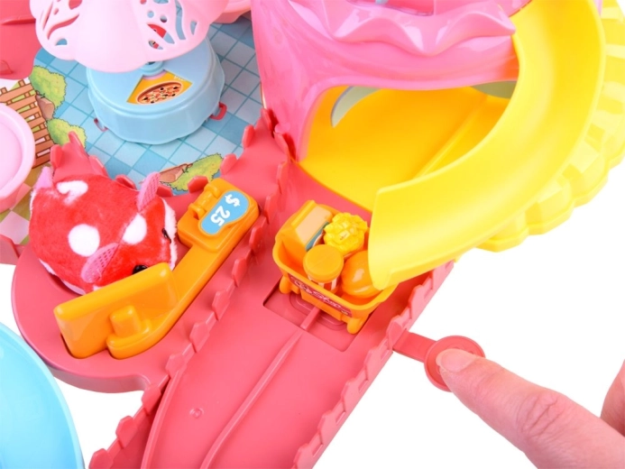 Krāsaina sacīkšu trase ar slidkalniņu