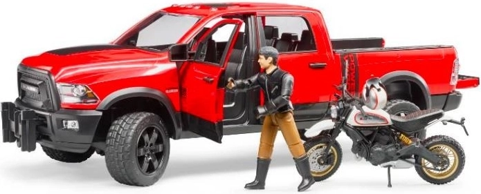 Reālistisks pikaps Ram ar atveramām durvīm