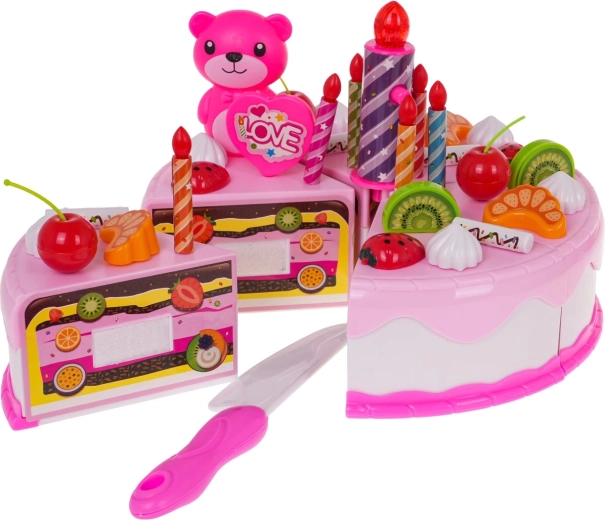 Sagriežama torte ar rotājumiem