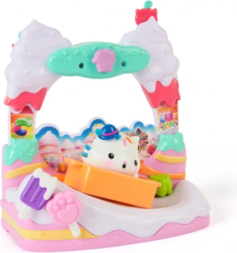 Slīdkalniņš ar ratiņiem dinamiskai braukšanai