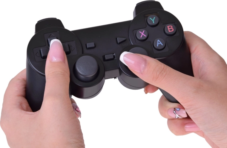 Ergonomiski spēļu kontrolieri