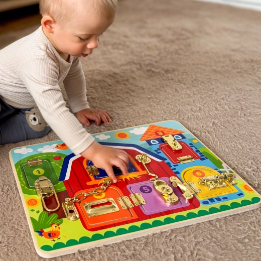 Izturīgs koka izpildījums un drošas krāsas