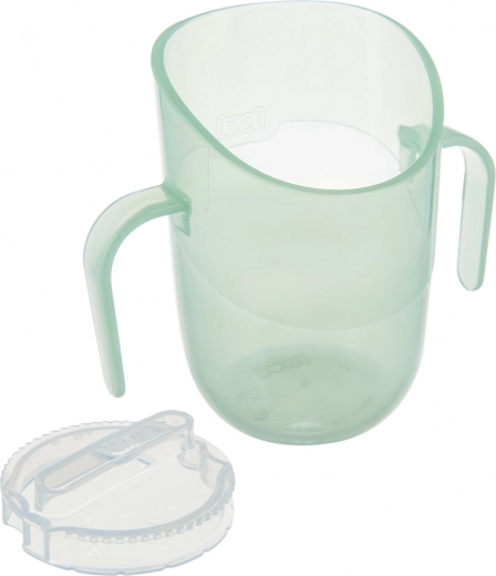 Aug līdzi bērnam: no treniņkrūzītes līdz atvērtai krūzei