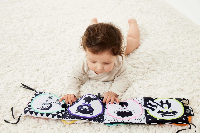 Piestiprināšana pie gultiņas vai ratiņiem