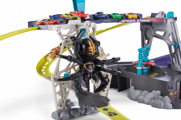 Large interactive spider