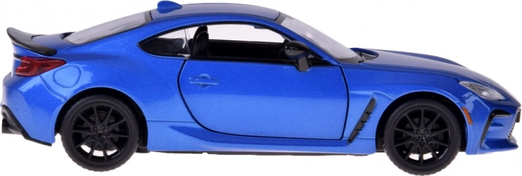 Metāla virsbūve un gumijas riteņi