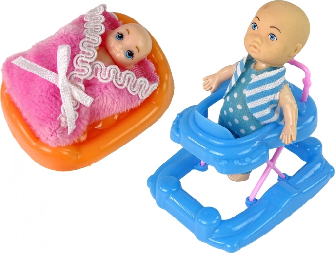 Spēļu komplekts ar vairākām lellēm