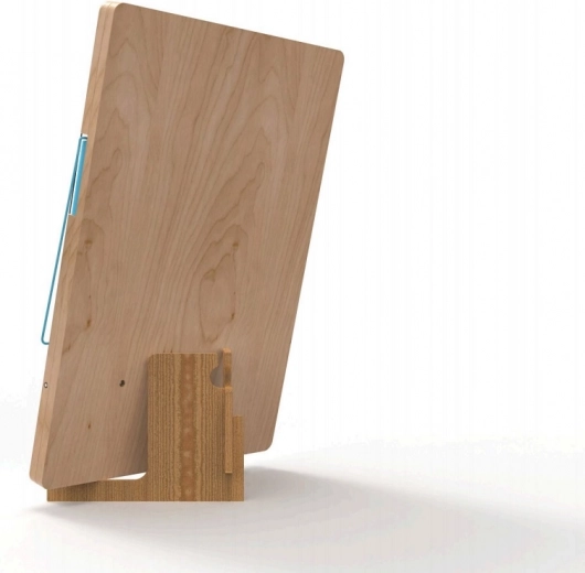 Izturīgs koka izpildījums ar statīvu