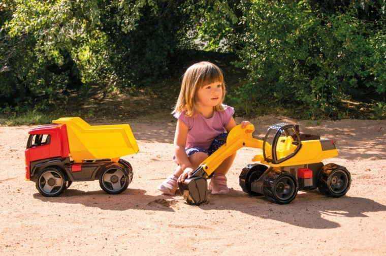 Lieliska izklaide smilšu kastē