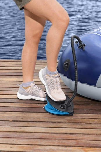 Versatile use by the water and in the garden