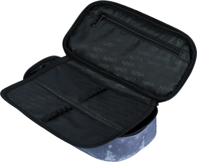 Kabata ar rāvējslēdzi un kabata stundu sarakstam