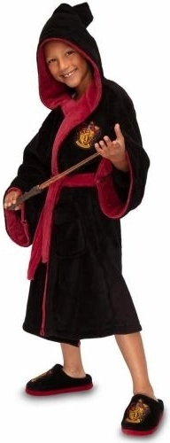 Kapuče un sašņorējama josta ērtībai