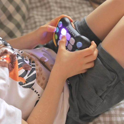 Spīdošas pogas un efektīgs LED apgaismojums