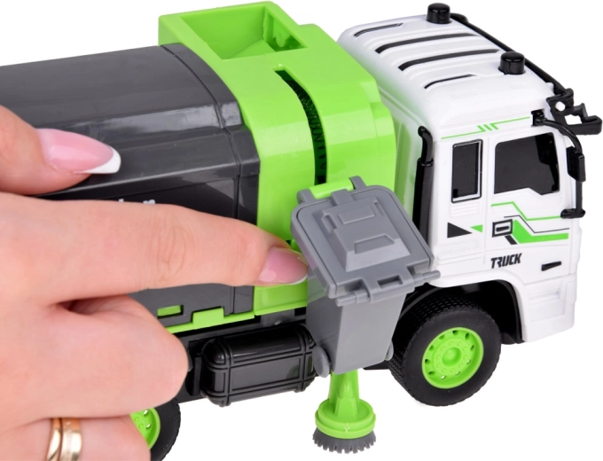 Paceļams grozs un atverams aizmugures vāks